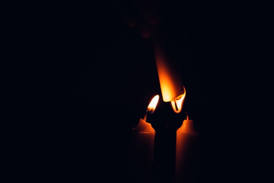 Rechargeable candle lighter