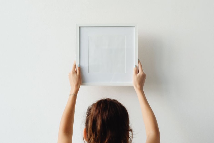 Damage-free hanging strips